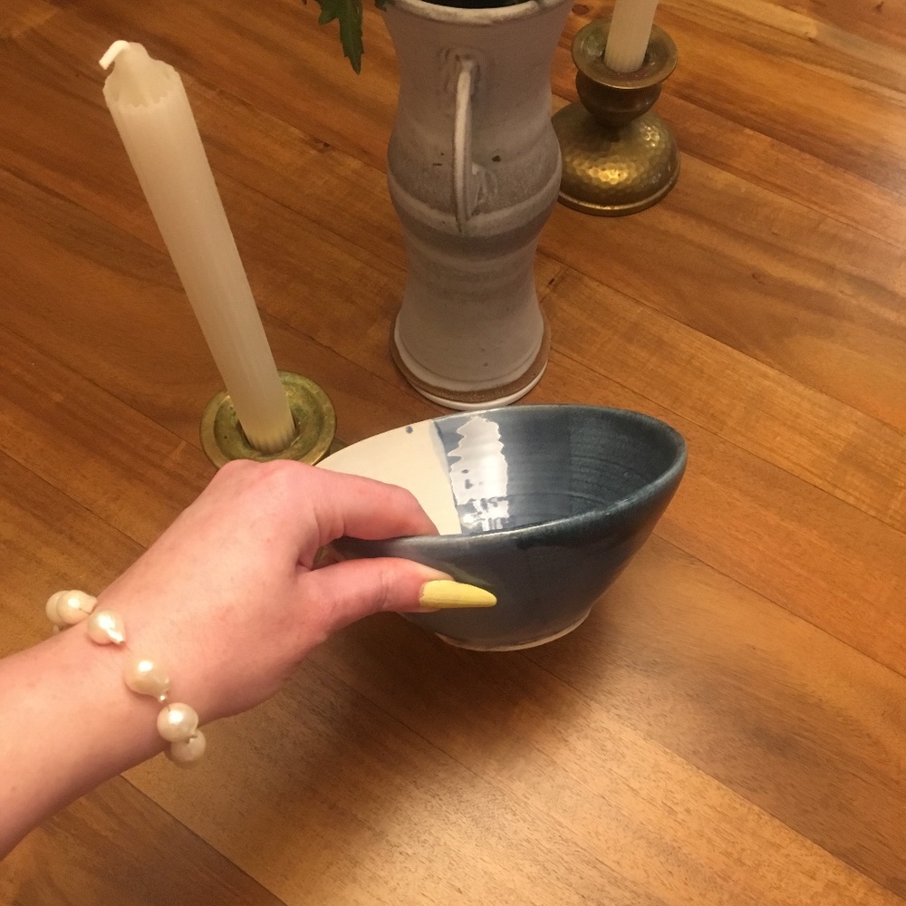 Handmade pottery bowl- wheel thrown blue and white beachy small serving bowl β¨π - Picture 5 of 8